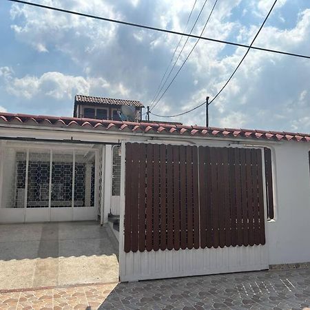 Lujosa Casa, Excelente Sector, Amplia Con Piscina Villa Cúcuta Eksteriør billede