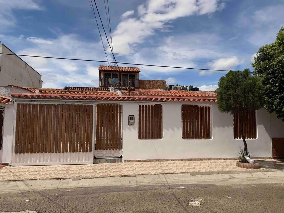 Lujosa Casa, Excelente Sector, Amplia Con Piscina Villa Cúcuta Eksteriør billede